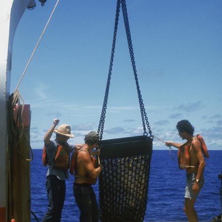 Bringing dredge aboard, Indopac Leg 4. Bob Wilson, Jim Hawkins, Rodey Batiza